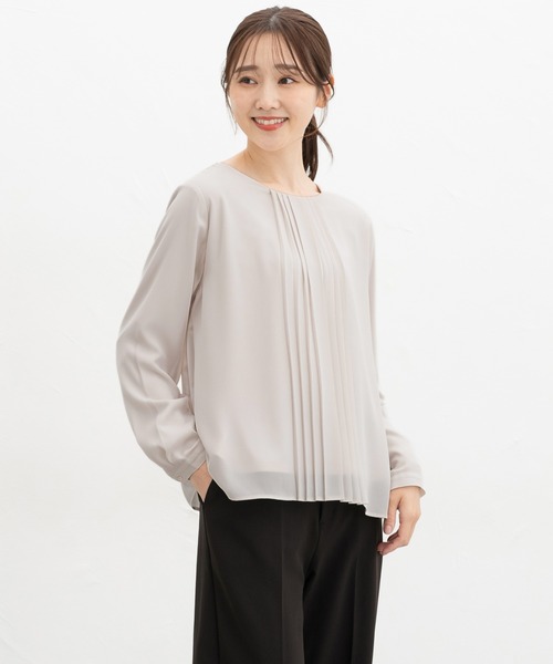 Honeys(ハニーズ)の「【ハニぽか】あったか裏地プリーツブラウス(シャツ/ブラウス・レディース・ブルー/ブラック/グレイッシュベージュ/アイボリー・S/M/LL/3L/L)」の3枚目の写真