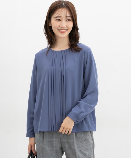 Honeys(ハニーズ)の「【ハニぽか】あったか裏地プリーツブラウス(シャツ/ブラウス・レディース・ブルー/ブラック/グレイッシュベージュ/アイボリー・S/M/LL/3L/L)」の4枚目の写真