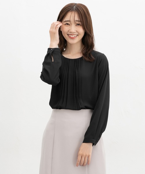 Honeys(ハニーズ)の「【ハニぽか】あったか裏地プリーツブラウス(シャツ/ブラウス・レディース・ブルー/ブラック/グレイッシュベージュ/アイボリー・S/M/LL/3L/L)」の2枚目の写真