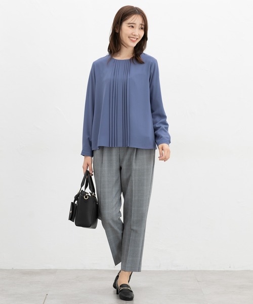 Honeys(ハニーズ)の「【ハニぽか】あったか裏地プリーツブラウス(シャツ/ブラウス・レディース・ブルー/ブラック/グレイッシュベージュ/アイボリー・S/M/LL/3L/L)」の6枚目の写真