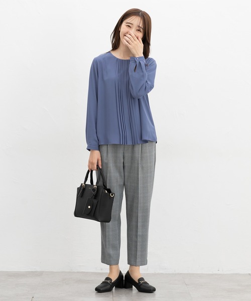 Honeys(ハニーズ)の「【ハニぽか】あったか裏地プリーツブラウス(シャツ/ブラウス・レディース・ブルー/ブラック/グレイッシュベージュ/アイボリー・S/M/LL/3L/L)」の7枚目の写真