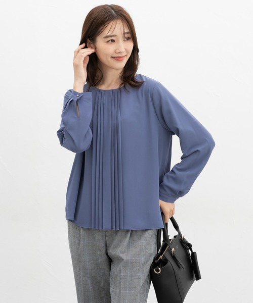 Honeys(ハニーズ)の「【ハニぽか】あったか裏地プリーツブラウス(シャツ/ブラウス・レディース・ブルー/ブラック/グレイッシュベージュ/アイボリー・S/M/LL/3L/L)」の8枚目の写真
