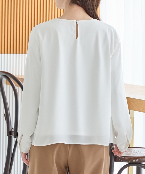 Honeys(ハニーズ)の「【ハニぽか】あったか裏地プリーツブラウス(シャツ/ブラウス・レディース・ブルー/ブラック/グレイッシュベージュ/アイボリー・S/M/LL/3L/L)」の21枚目の写真