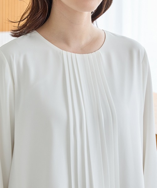 Honeys(ハニーズ)の「【ハニぽか】あったか裏地プリーツブラウス(シャツ/ブラウス・レディース・ブルー/ブラック/グレイッシュベージュ/アイボリー・S/M/LL/3L/L)」の22枚目の写真