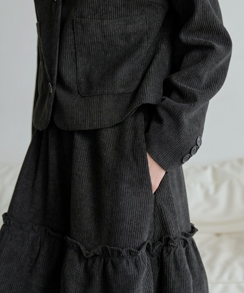 UNE MANSION（ユヌマンション）の「ダブルポケットフラワーアプリケットコーデュロイダブルフリルミディスカート（スカート・レディース・ブラウン/ブラック・FREE）」の5枚目の写真