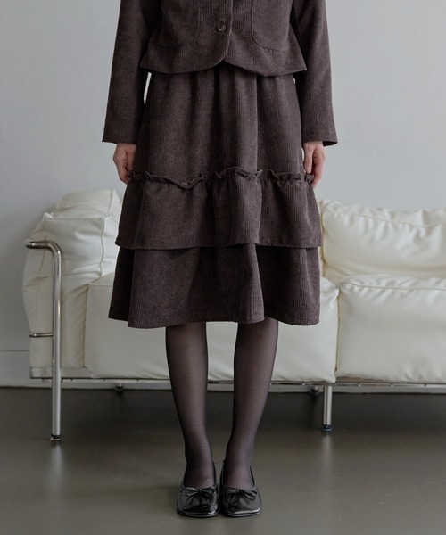 UNE MANSION（ユヌマンション）の「ダブルポケットフラワーアプリケットコーデュロイダブルフリルミディスカート（スカート・レディース・ブラウン/ブラック・FREE）」の4枚目の写真