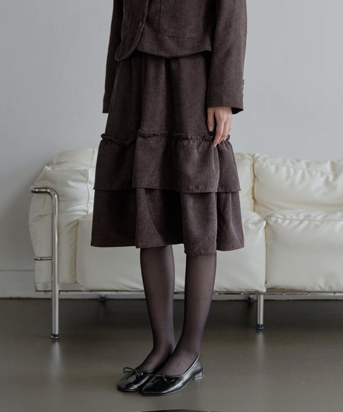 UNE MANSION（ユヌマンション）の「ダブルポケットフラワーアプリケットコーデュロイダブルフリルミディスカート（スカート・レディース・ブラウン/ブラック・FREE）」の7枚目の写真