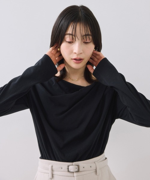 VIS(ビス)の「ドレープオフショルロンT/一部WEB限定カラー・イージーケア(Tシャツ/カットソー・レディース・オフホワイト/ブラック/ホワイト系その他5/ダークブラウン・FREE)」の1枚目の写真