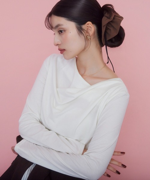VIS(ビス)の「ドレープオフショルロンT/一部WEB限定カラー・イージーケア(Tシャツ/カットソー・レディース・オフホワイト/ブラック/ホワイト系その他5/ダークブラウン・FREE)」の12枚目の写真
