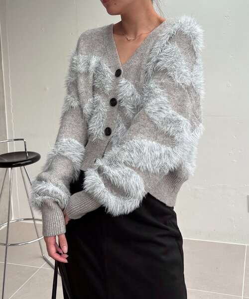 CAPRICIEUX LE'MAGE(カプリシューレマージュ)の「WAVEフェザーカーディガン(カーディガン/ボレロ・レディース・ベージュ/グレー/アイボリー・FREE)」の3枚目の写真