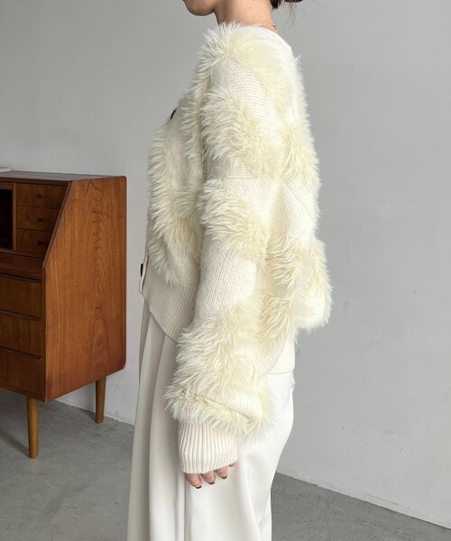 CAPRICIEUX LE'MAGE(カプリシューレマージュ)の「WAVEフェザーカーディガン(カーディガン/ボレロ・レディース・ベージュ/グレー/アイボリー・FREE)」の8枚目の写真