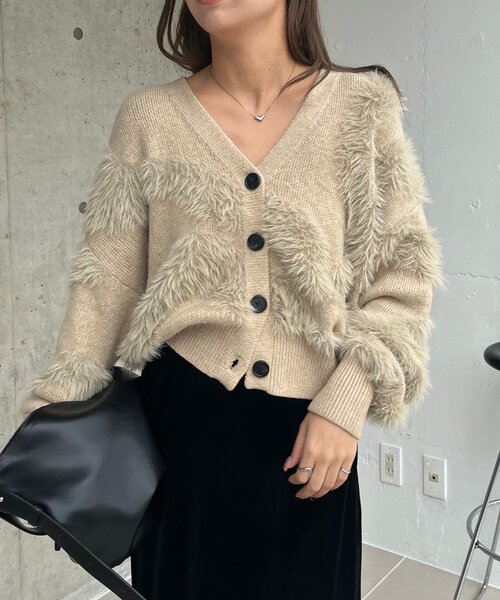 CAPRICIEUX LE'MAGE(カプリシューレマージュ)の「WAVEフェザーカーディガン(カーディガン/ボレロ・レディース・ベージュ/グレー/アイボリー・FREE)」の15枚目の写真