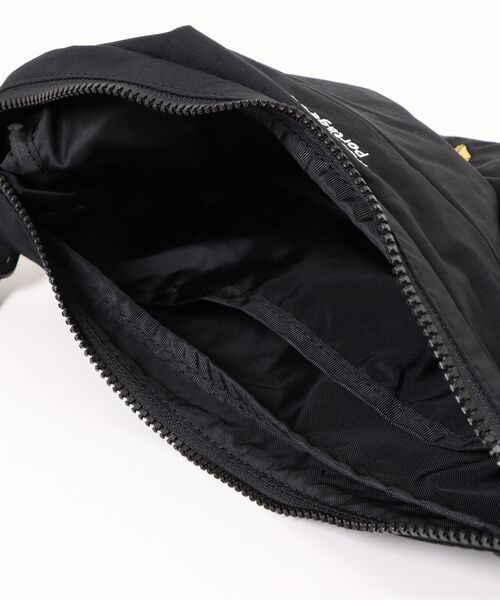 Manhattan Portage(マンハッタンポーテージ)の「DUET SHOULDER BAG NYLON TUSSAH QUILL 25 / POOH(ショルダーバッグ・レディース・ベージュ/ブラック・SMALL)」の17枚目の写真