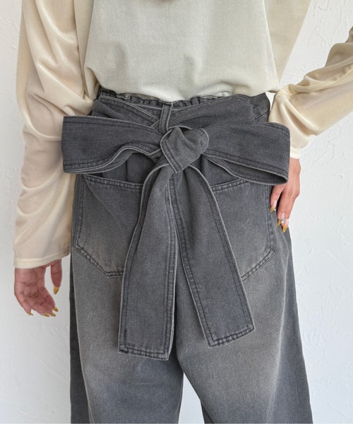 kutir(クティール)の「2wayバックリボンカーブデニムパンツ(デニムパンツ・レディース・ブルー/ブラック・SMALL/MEDIUM/LARGE)」の2枚目の写真