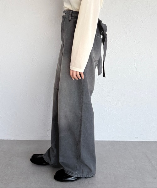 kutir(クティール)の「2wayバックリボンカーブデニムパンツ(デニムパンツ・レディース・ブルー/ブラック・SMALL/MEDIUM/LARGE)」の4枚目の写真