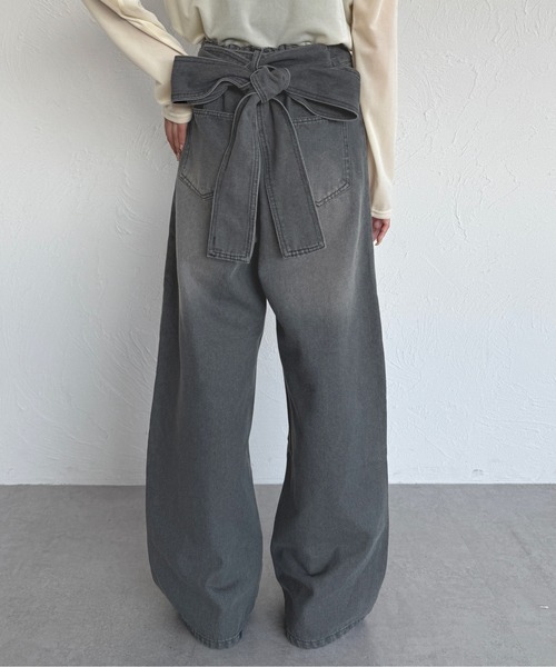 kutir(クティール)の「2wayバックリボンカーブデニムパンツ(デニムパンツ・レディース・ブルー/ブラック・SMALL/MEDIUM/LARGE)」の3枚目の写真