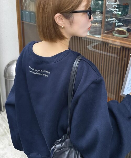 KOBE LETTUCE（コウベレタス）の「[ yuri.さんコラボ ] 選べる2丈裏起毛刺繍入りスウェットトップス（スウェット・レディース・ピンク系/ネイビー/ブラウン系/グレー/ネイビー系/グレー系/ピンク/ブラウン・M1/M）」の5枚目の写真