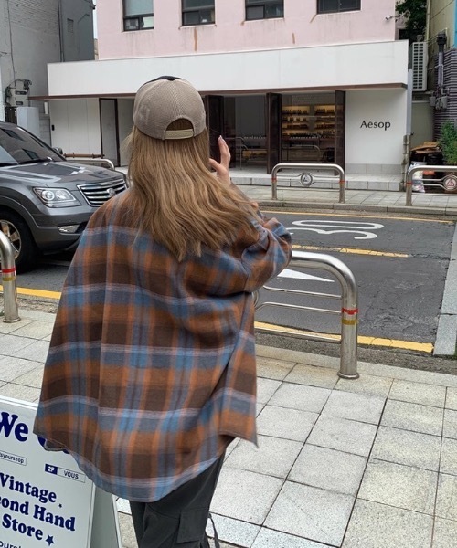 FUNdaysion(ファンデイション)の「ユニセックスチェック柄シャツ(シャツ/ブラウス・レディース・オレンジ/グリーン/ブルー・M)」の9枚目の写真