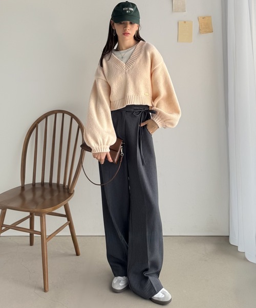 classicalelf(クラシカルエルフ)の「《AYA×クラシカルエルフコラボ》ふんわり可愛く、きらっと上品。プレート付きクロップドローゲージVネックニット(長袖)(ニット/セーター・レディース・ベージュ/アイボリー/ピンク・MEDIUM/SMALL/X-LARGE/LARGE)」の21枚目の写真