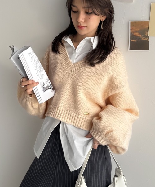 classicalelf(クラシカルエルフ)の「《AYA×クラシカルエルフコラボ》ふんわり可愛く、きらっと上品。プレート付きクロップドローゲージVネックニット(長袖)(ニット/セーター・レディース・ベージュ/アイボリー/ピンク・MEDIUM/SMALL/X-LARGE/LARGE)」の22枚目の写真