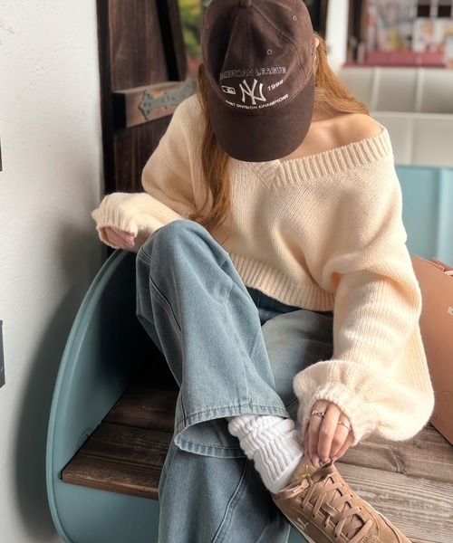 classicalelf(クラシカルエルフ)の「《AYA×クラシカルエルフコラボ》ふんわり可愛く、きらっと上品。プレート付きクロップドローゲージVネックニット(長袖)(ニット/セーター・レディース・ベージュ/アイボリー/ピンク・MEDIUM/SMALL/X-LARGE/LARGE)」の4枚目の写真