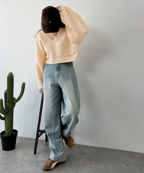 classicalelf(クラシカルエルフ)の「《AYA×クラシカルエルフコラボ》ふんわり可愛く、きらっと上品。プレート付きクロップドローゲージVネックニット(長袖)(ニット/セーター・レディース・ベージュ/アイボリー/ピンク・MEDIUM/SMALL/X-LARGE/LARGE)」の6枚目の写真