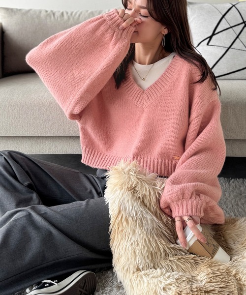classicalelf(クラシカルエルフ)の「《AYA×クラシカルエルフコラボ》ふんわり可愛く、きらっと上品。プレート付きクロップドローゲージVネックニット(長袖)(ニット/セーター・レディース・ベージュ/アイボリー/ピンク・MEDIUM/SMALL/X-LARGE/LARGE)」の16枚目の写真