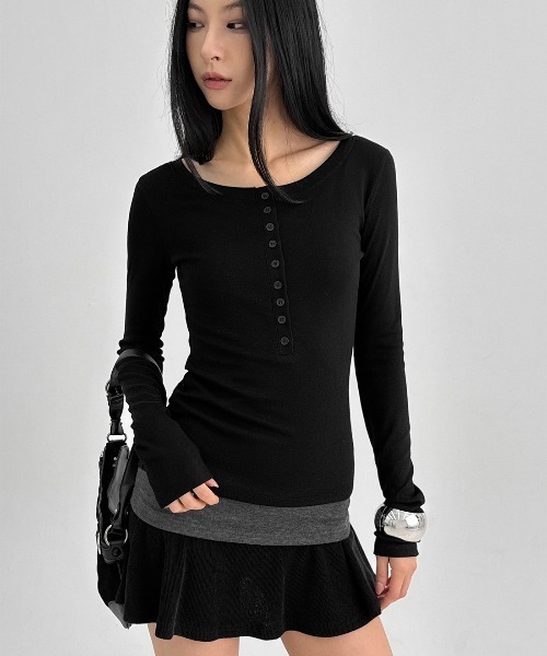 BLACKUP（ブラックアップ）の「[MADE] ケシルヘンリーネック長袖Tシャツ（Tシャツ/カットソー・レディース・ブラック/ホワイト/ネイビー/クリーム/チャコール・FREE）」の2枚目の写真
