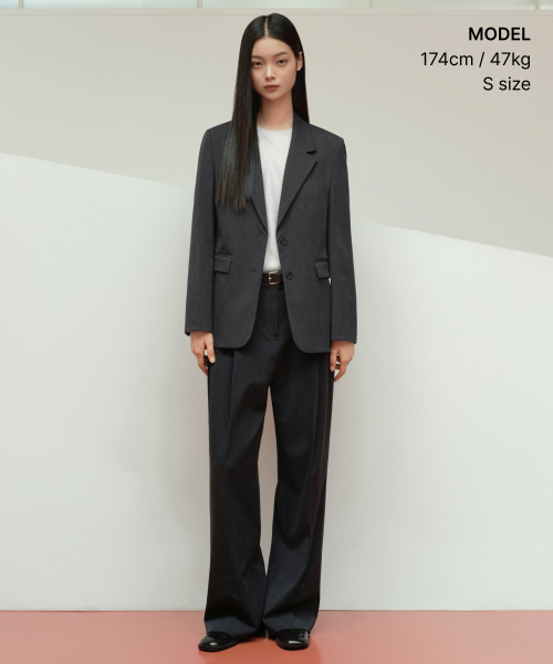 MUSINSA STANDARD WOMAN(ムシンサスタンダードウーマン)の「レディースベーシックブレザー【チャコールグレー】(テーラードジャケット・レディース・その他・SMALL/MEDIUM/LARGE/X-LARGE/X-SMALL)」の2枚目の写真