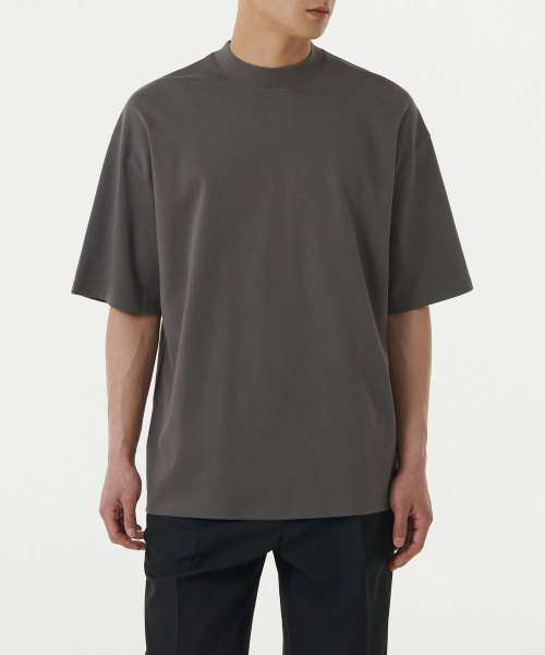 MUSINSA STANDARD（ムシンサスタンダード）の「オーバーサイズモックネックTシャツ[ガンメタル]（Tシャツ/カットソー・メンズ・その他・MEDIUM/LARGE/X-LARGE/XX-LARGE）」の2枚目の写真