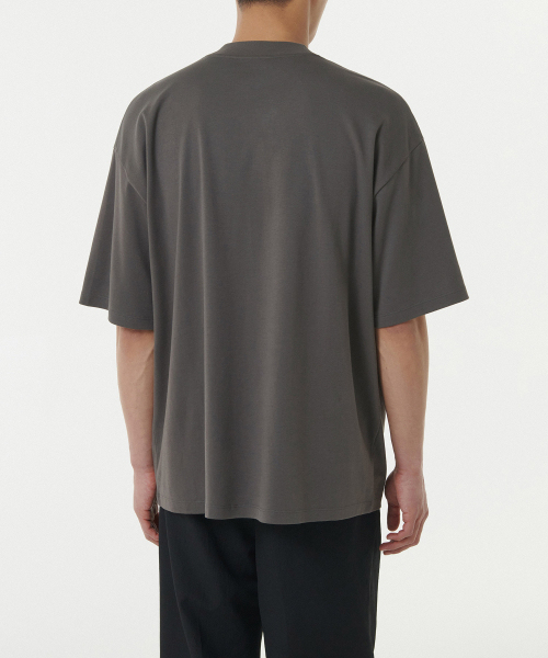 MUSINSA STANDARD（ムシンサスタンダード）の「オーバーサイズモックネックTシャツ[ガンメタル]（Tシャツ/カットソー・メンズ・その他・MEDIUM/LARGE/X-LARGE/XX-LARGE）」の3枚目の写真
