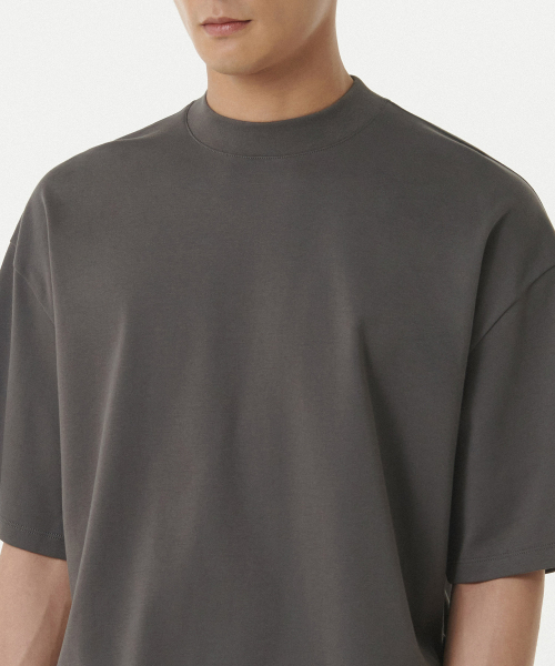 MUSINSA STANDARD（ムシンサスタンダード）の「オーバーサイズモックネックTシャツ[ガンメタル]（Tシャツ/カットソー・メンズ・その他・MEDIUM/LARGE/X-LARGE/XX-LARGE）」の4枚目の写真