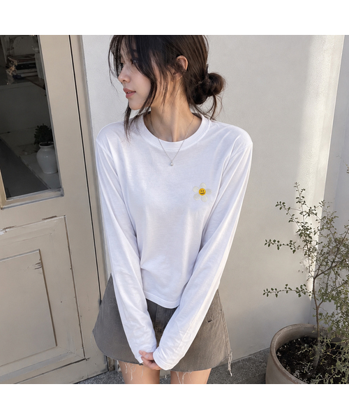 GRAVER（グレーバー）の「[UNISEX]フラワードット刺繍ロングスリーブ_2カラー（Tシャツ/カットソー・レディース・ブラック/ホワイト・LARGE/MEDIUM）」の2枚目の写真