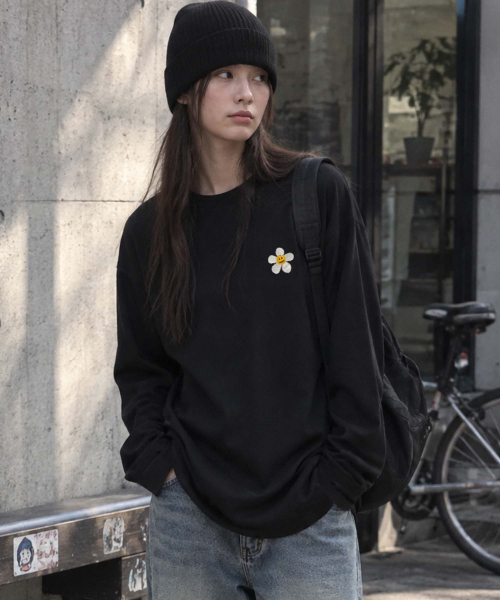 GRAVER（グレーバー）の「[UNISEX]フラワードット刺繍ロングスリーブ_2カラー（Tシャツ/カットソー・レディース・ブラック/ホワイト・LARGE/MEDIUM）」の8枚目の写真