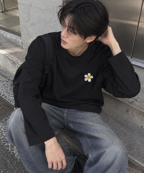 GRAVER（グレーバー）の「[UNISEX]フラワードット刺繍ロングスリーブ_2カラー（Tシャツ/カットソー・レディース・ブラック/ホワイト・LARGE/MEDIUM）」の10枚目の写真