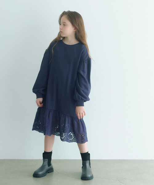 green label relaxing（グリーンレーベルリラクシング）の「裏毛ヘムレース ワンピース / キッズ  100cm-160cm（ワンピース・キッズ・ネイビー/ナチュラル・140cm/130cm/160cm/110cm/150cm/120cm/100cm）」の3枚目の写真