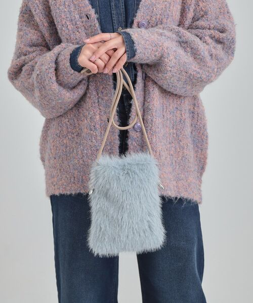 SHOO・LA・RUE（シューラルー）の「ラメ入りファーが目を惹く ミニショルダーバッグ（ショルダーバッグ・レディース・アイボリー/ブラック/グレー/ナチュラル/ブルー・00）」の5枚目の写真