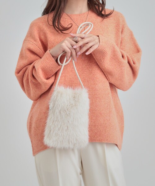 SHOO・LA・RUE（シューラルー）の「ラメ入りファーが目を惹く ミニショルダーバッグ（ショルダーバッグ・レディース・アイボリー/ブラック/グレー/ナチュラル/ブルー・00）」の6枚目の写真