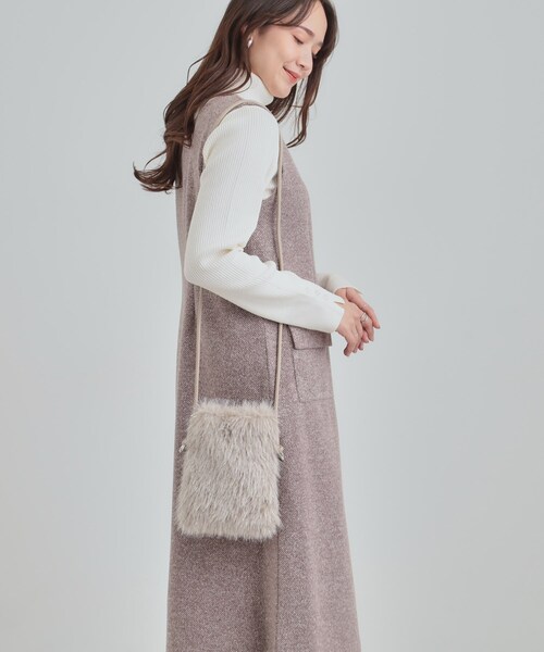 SHOO・LA・RUE（シューラルー）の「ラメ入りファーが目を惹く ミニショルダーバッグ（ショルダーバッグ・レディース・アイボリー/ブラック/グレー/ナチュラル/ブルー・00）」の12枚目の写真