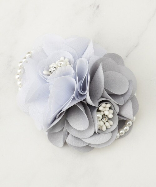 SHOO・LA・RUE（シューラルー）の「【セレモニー】上品に彩る ダブルフラワーコサージュ（ブローチ/コサージュ・レディース・グレー/ピンク系/ライトベージュ・00）」の2枚目の写真