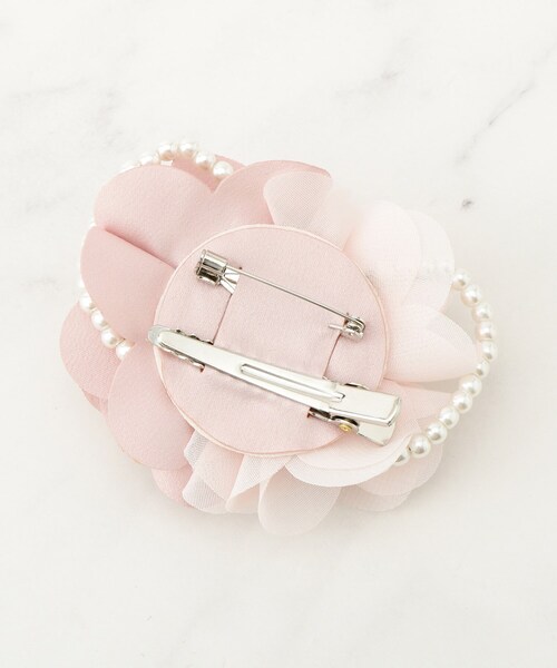 SHOO・LA・RUE（シューラルー）の「【セレモニー】上品に彩る ダブルフラワーコサージュ（ブローチ/コサージュ・レディース・グレー/ピンク系/ライトベージュ・00）」の5枚目の写真