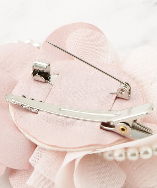 SHOO・LA・RUE（シューラルー）の「【セレモニー】上品に彩る ダブルフラワーコサージュ（ブローチ/コサージュ・レディース・グレー/ピンク系/ライトベージュ・00）」の6枚目の写真