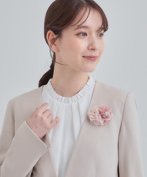 SHOO・LA・RUE（シューラルー）の「【セレモニー】上品に彩る ダブルフラワーコサージュ（ブローチ/コサージュ・レディース・グレー/ピンク系/ライトベージュ・00）」の8枚目の写真