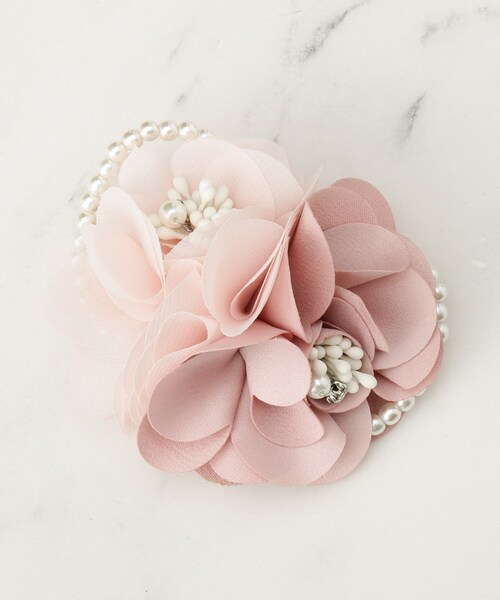 SHOO・LA・RUE（シューラルー）の「【セレモニー】上品に彩る ダブルフラワーコサージュ（ブローチ/コサージュ・レディース・グレー/ピンク系/ライトベージュ・00）」の9枚目の写真