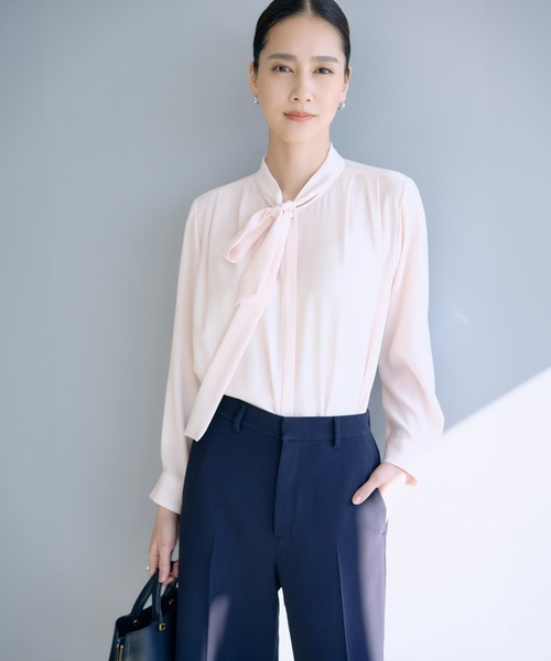 ROPE'(ロペ)の「ボウタイブラウス/イージーケア・26SS(シャツ/ブラウス・レディース・ベージュ/ホワイト・FREE)」の2枚目の写真