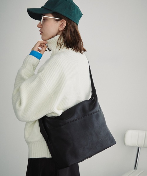 Auntie Rosa Holiday(アンティローザホリデー)の「ソフトレザー2WAYショルダーバッグ(ショルダーバッグ・レディース・ブラウン/ブラック・FREE)」の1枚目の写真
