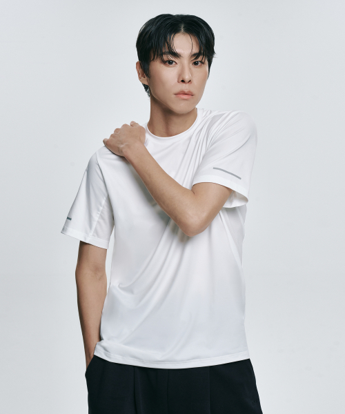 ATEZ（アテズ）の「AERO ライトショートスリーブ [ホワイト]（Tシャツ/カットソー・レディース・その他・SMALL/MEDIUM/LARGE/X-LARGE/XX-LARGE）」の2枚目の写真