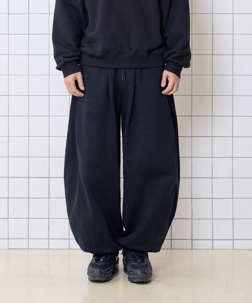 WILDROCK（ワイルドロック）の「バルーンフィットワイドパンツ_ブラック（スウェットパンツ・メンズ・その他・MEDIUM/LARGE/SMALL）」の2枚目の写真