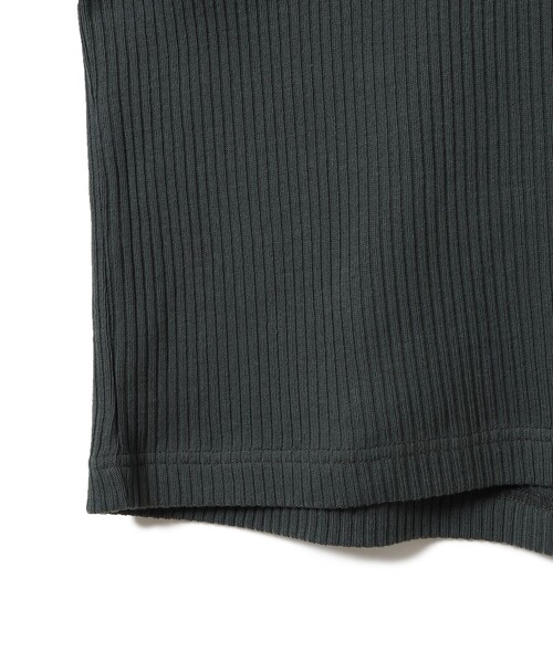 BEAMS（ビームス）の「ショート リブ ポロシャツ【ワイドショートフィット】（ポロシャツ・メンズ・チャコールグレー/ブラウン・XL/L/M/S）」の11枚目の写真