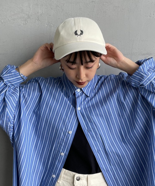 FRED PERRY（フレッドペリー）の「[FRED PERRY/フレッドペリー] ワンポイントロゴ刺繍キャップ（キャップ・レディース・ブラック/ナチュラル/ネイビー・ONE SIZE）」の3枚目の写真